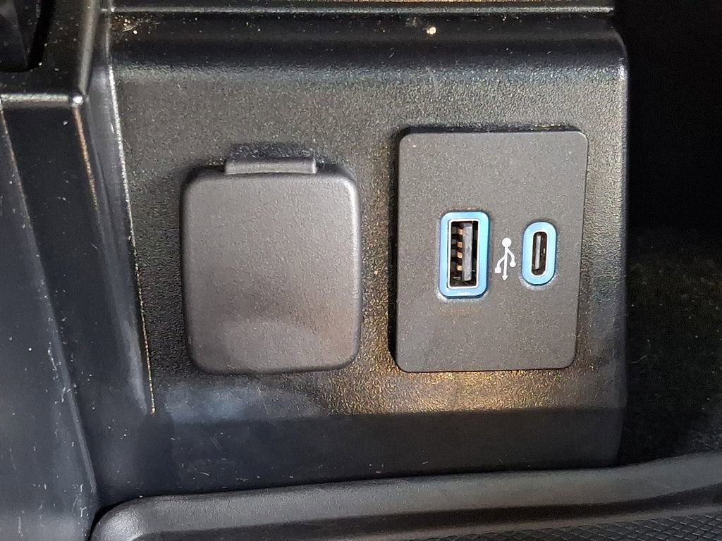 Used 2023 Ford Explorer Platinum w/ Technology Package image 30