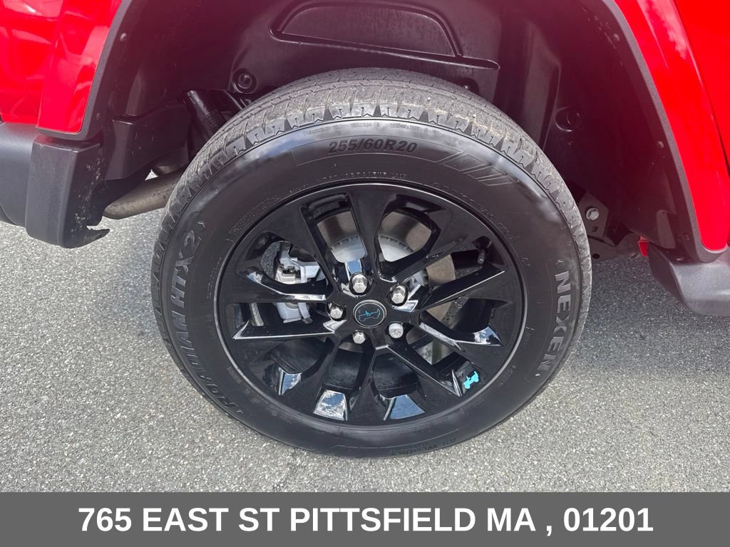 Used 2024 Jeep Wrangler Unlimited Sahara w/ Technology Group AWD/4WD image 30