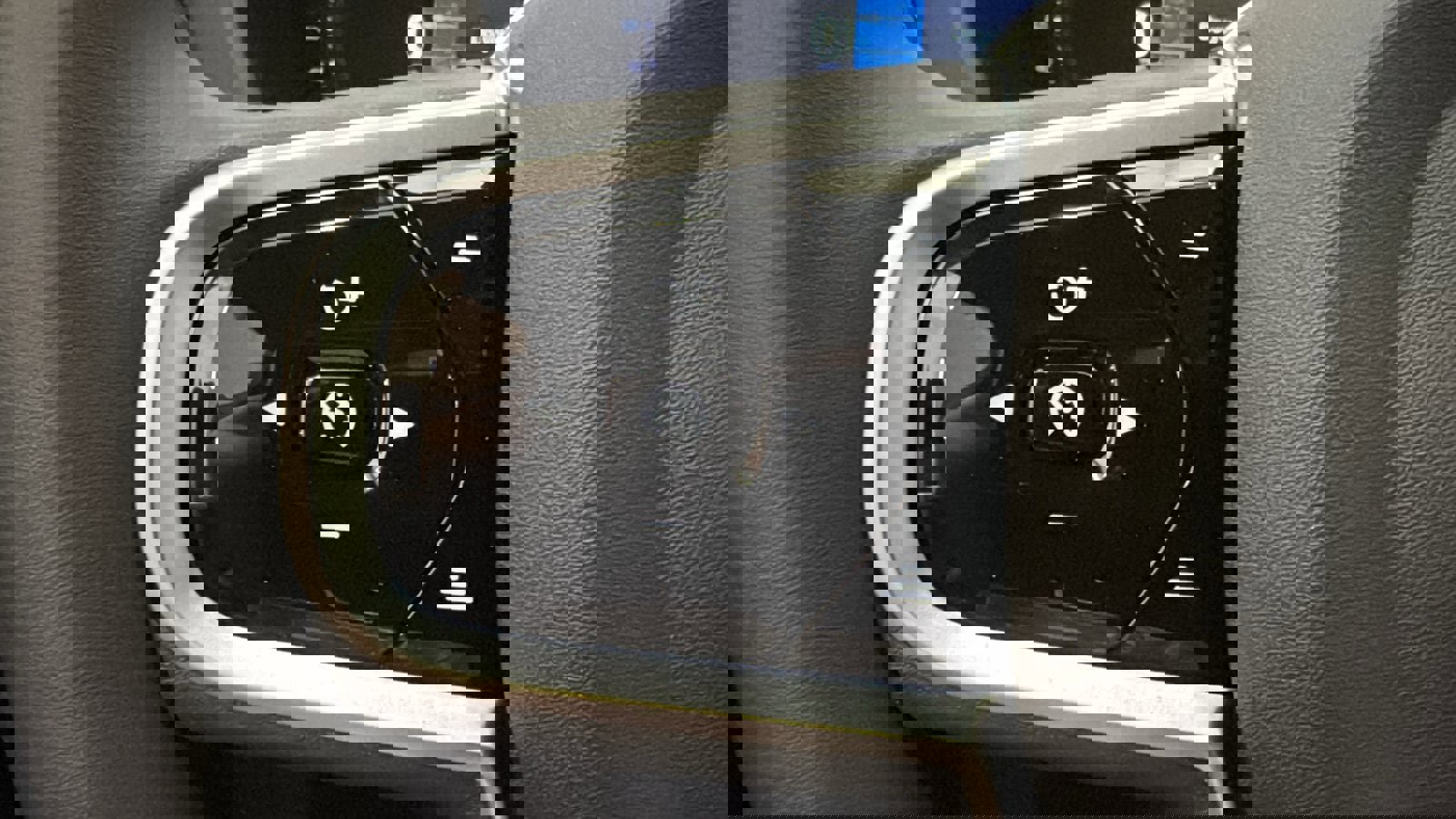 Used 2026 Volvo XC60 T8 Plus w/ Protection Package Premier image 13