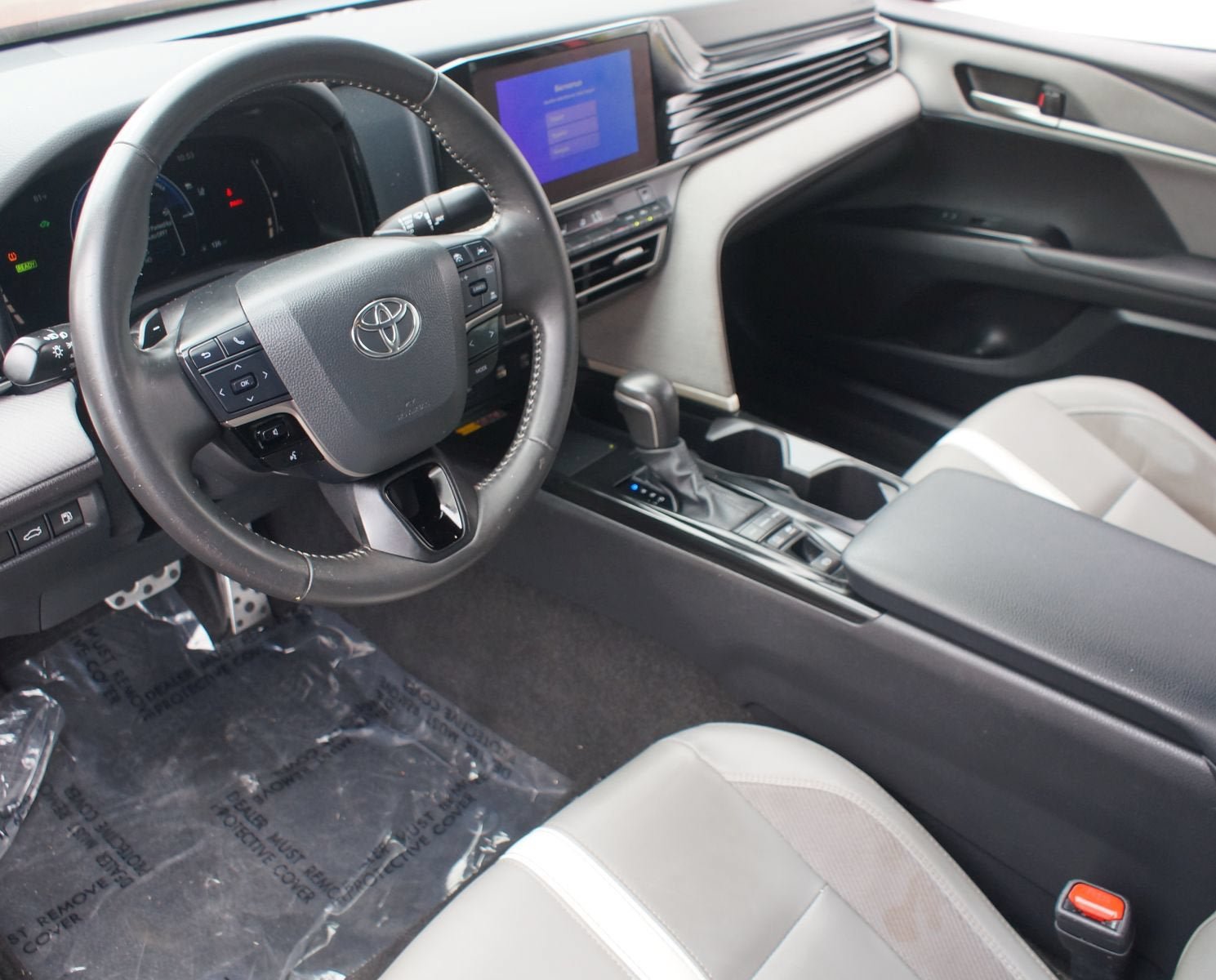 Used 2025 Toyota Camry SE FWD image 13