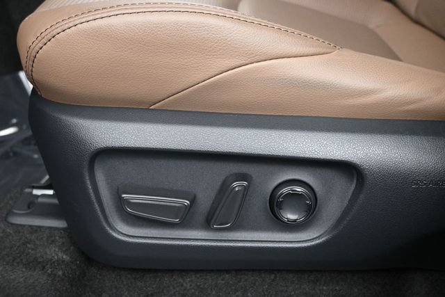 Used 2025 Toyota 4Runner Limited AWD/4WD image 18