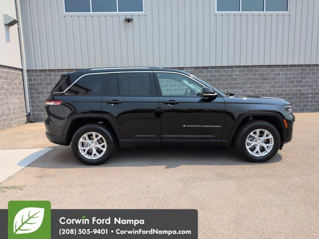 Used 2023 Jeep Grand Cherokee Limited AWD/4WD image 2