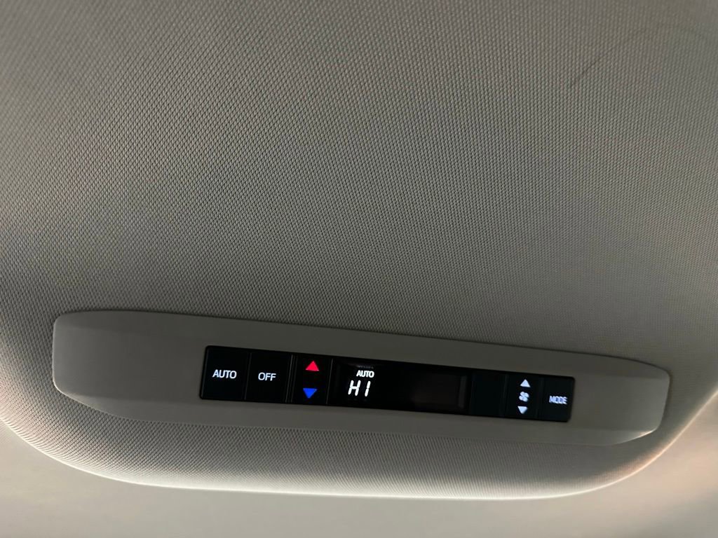 Used 2025 Toyota Sienna LE image 50