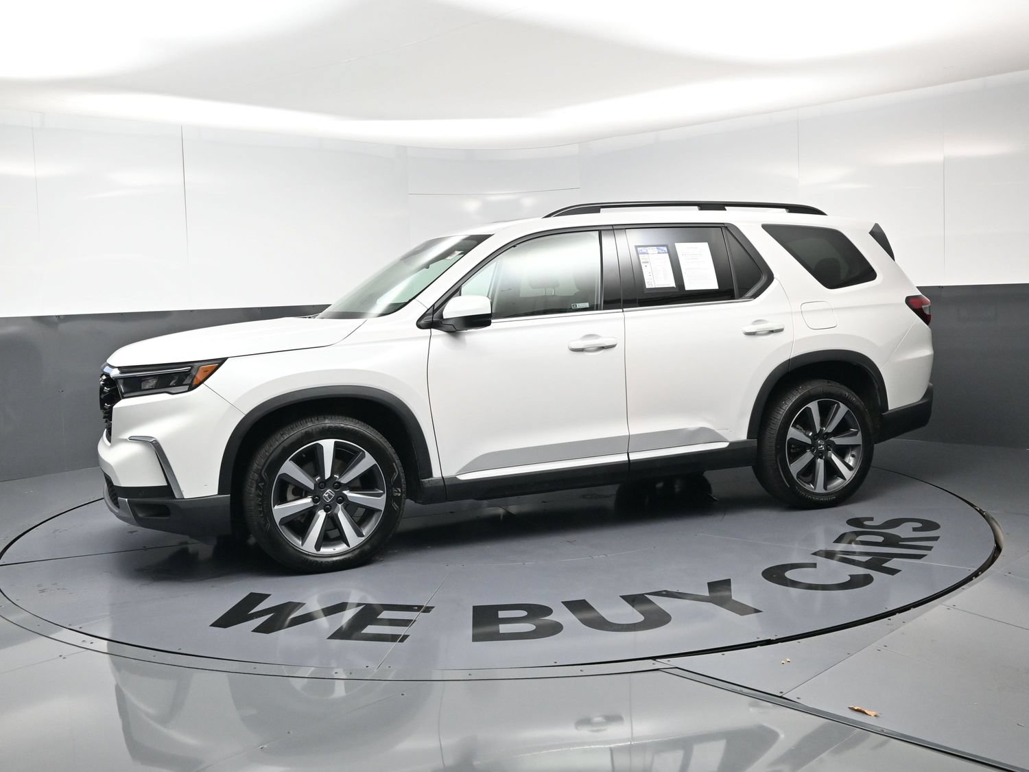 Used 2023 Honda Pilot Touring image 6