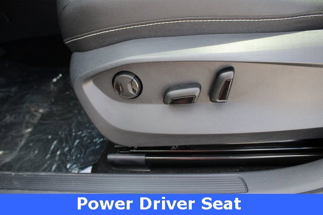 New 2025 Volkswagen Taos SEL image 5