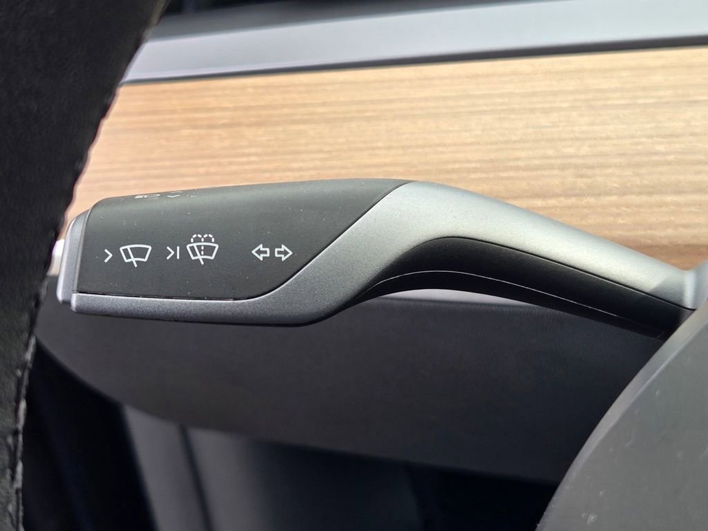 Used 2023 Tesla Model Y Long Range image 23