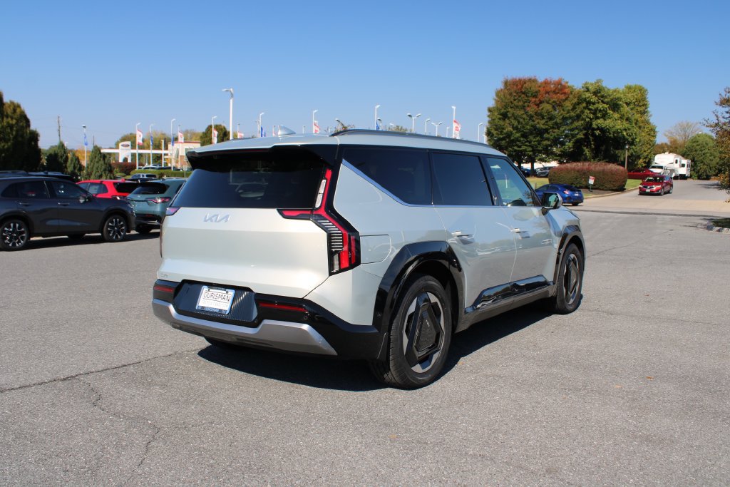 Used 2024 Kia EV9 Land AWD/4WD image 10