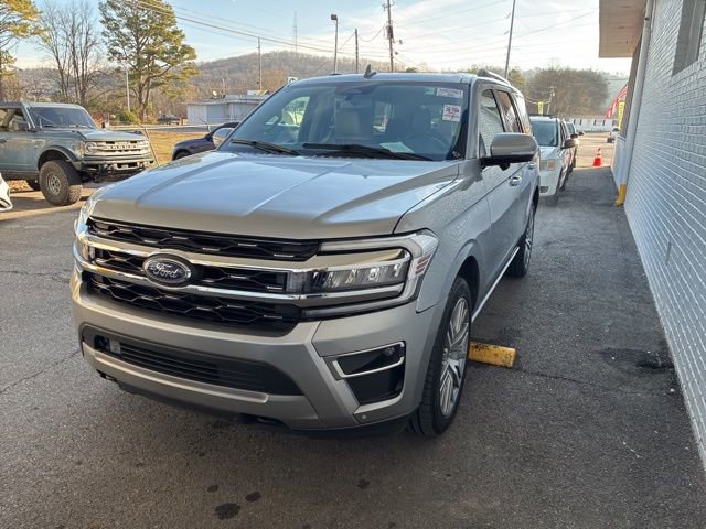 Used 2023 Ford Expedition Limited image 3