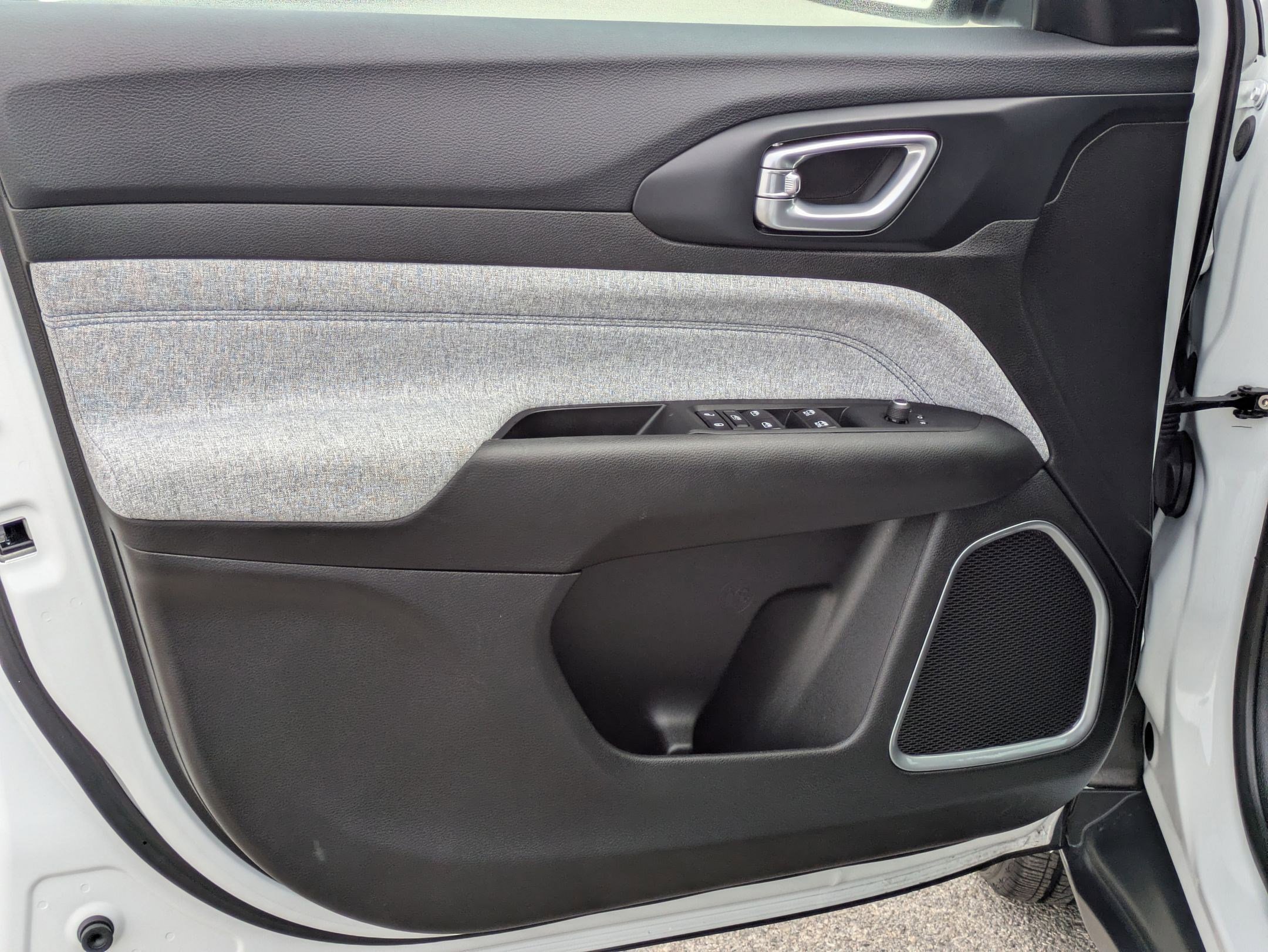 Used 2025 Jeep Compass Sport image 11