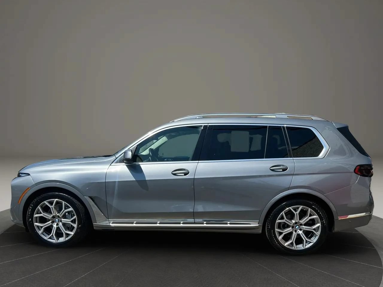 Used 2025 BMW X7 xDrive40i AWD/4WD image 8