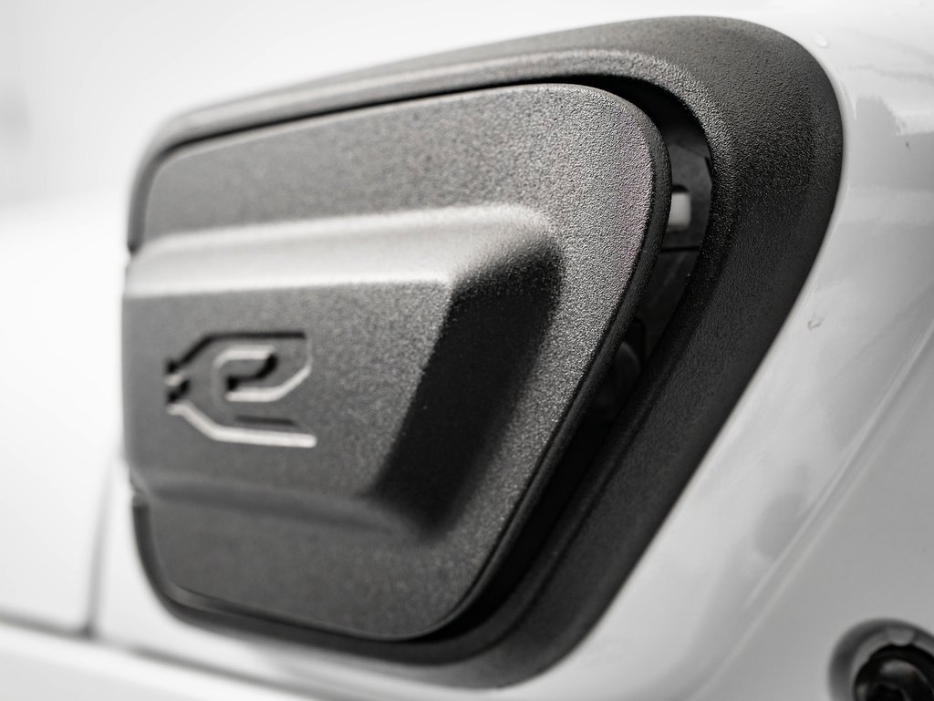 Used 2023 Jeep Wrangler Unlimited Sahara w/ Cold Weather Group image 21