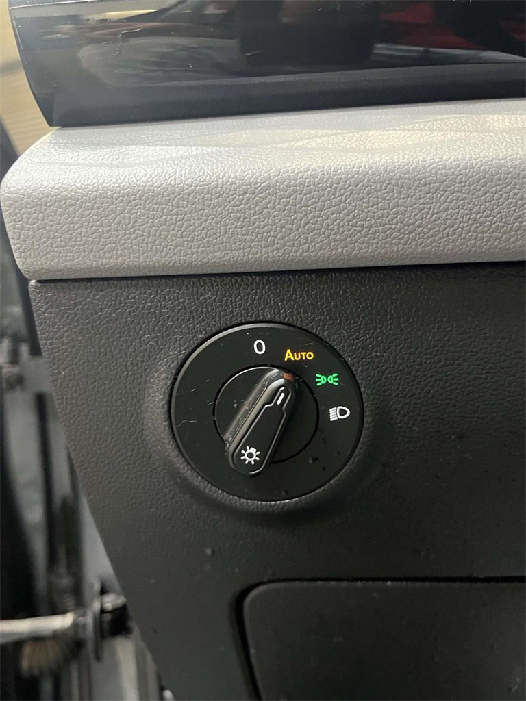 Used 2022 Volkswagen Taos S image 15