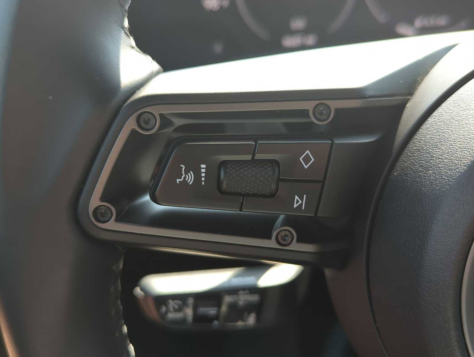 Used 2025 Porsche Taycan image 24