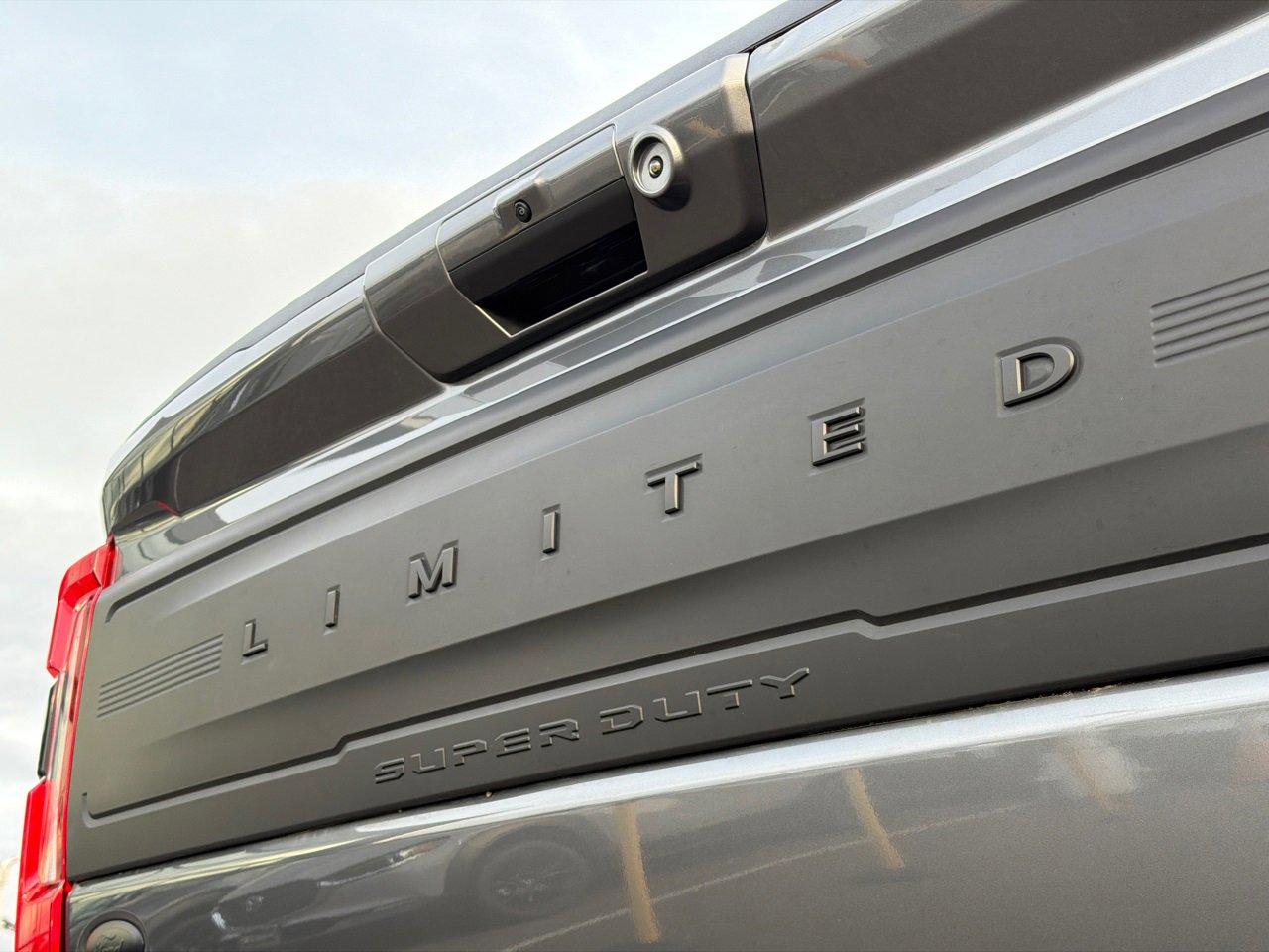 Used 2024 Ford F250 Limited w/ FX4 Off-Road Package image 9