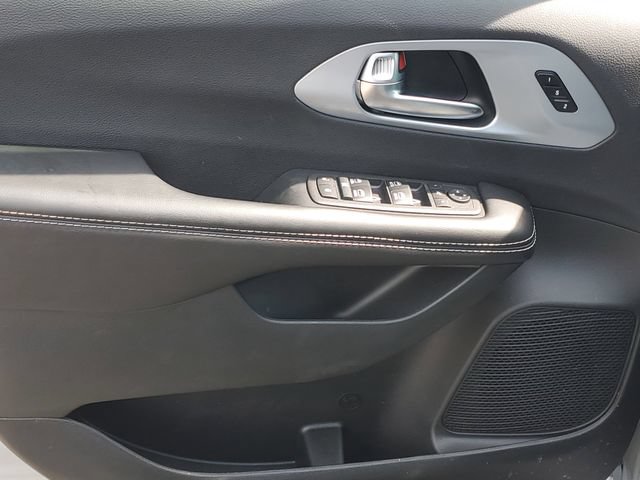 New 2026 Chrysler Pacifica Limited w/ S Appearance Package AWD/4WD image 17