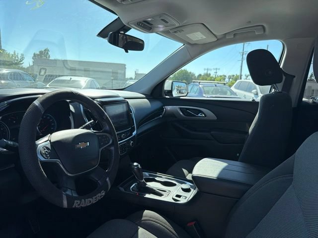 Used 2020 Chevrolet Traverse LT FWD image 3