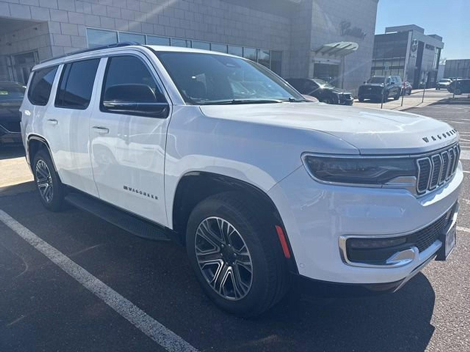 Used 2024 Jeep Wagoneer Series II w/ Flexible Seating Group image 1