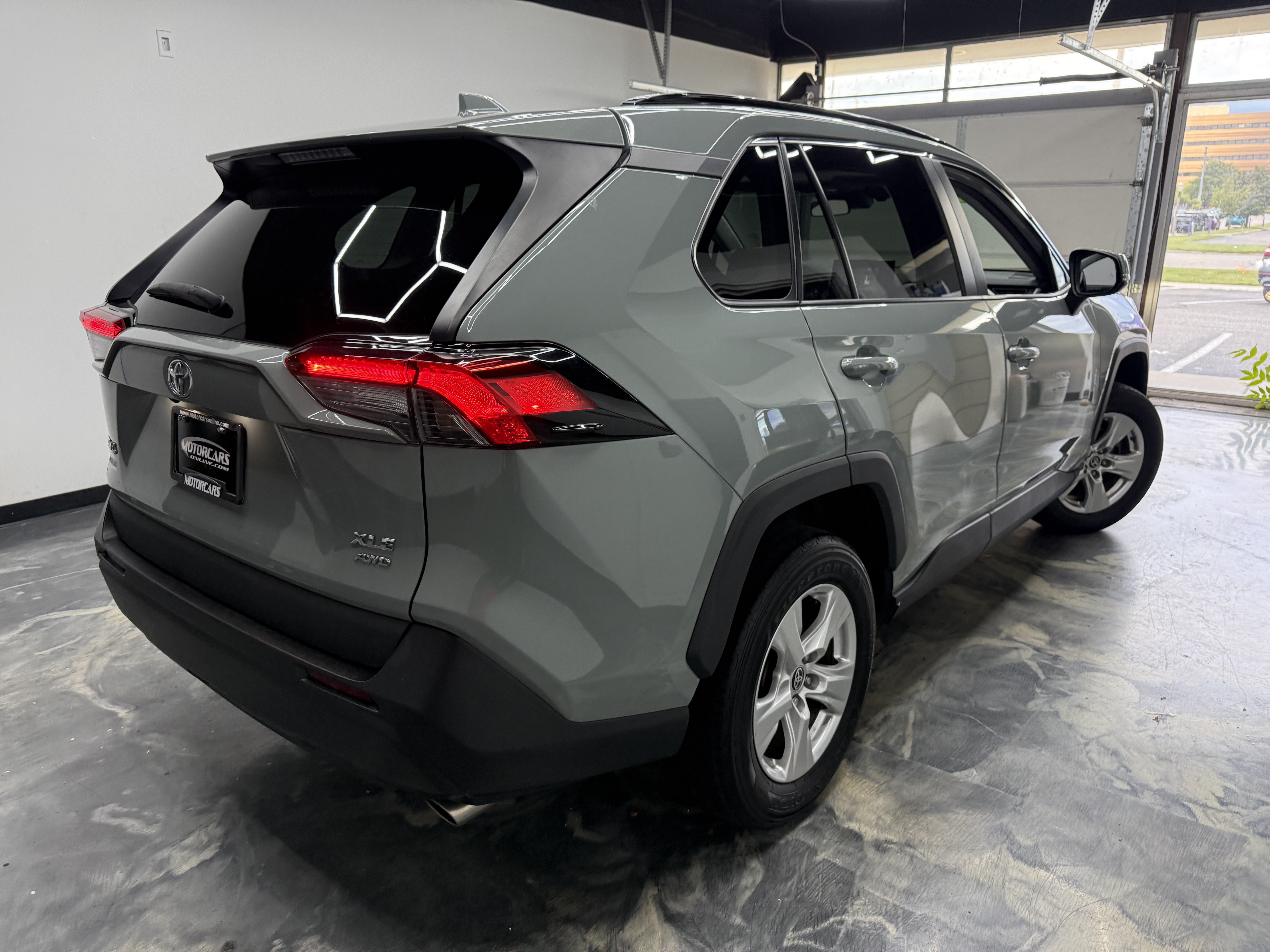 Used 2021 Toyota RAV4 XLE w/ Convenience Package AWD/4WD image 4