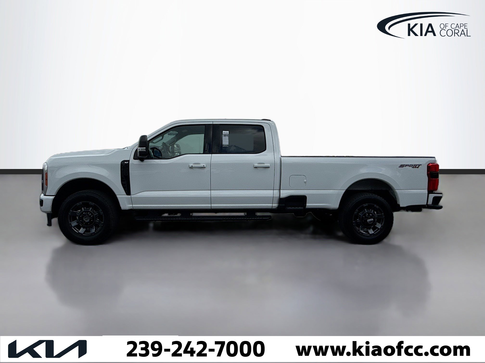 Used 2023 Ford F250 XLT w/ XLT Premium Package image 2