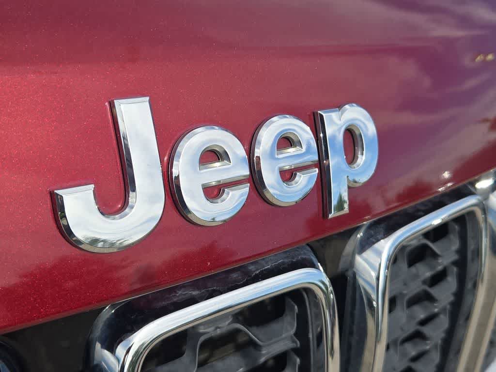 Used 2019 Jeep Grand Cherokee Laredo w/ Laredo X Package RWD image 12
