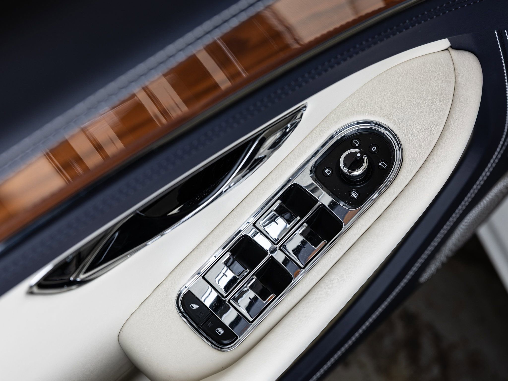 Used 2024 Bentley Continental GT image 32