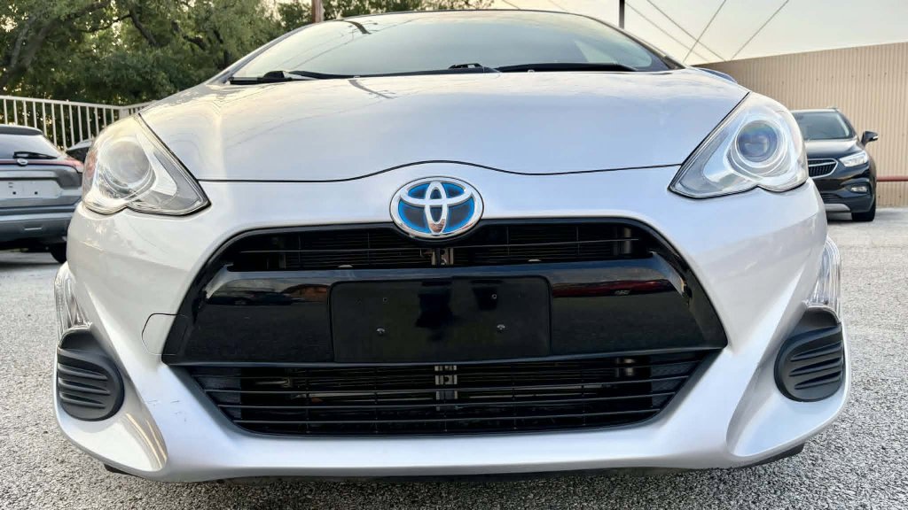 Used 2016 Toyota Prius C Three FWD image 2