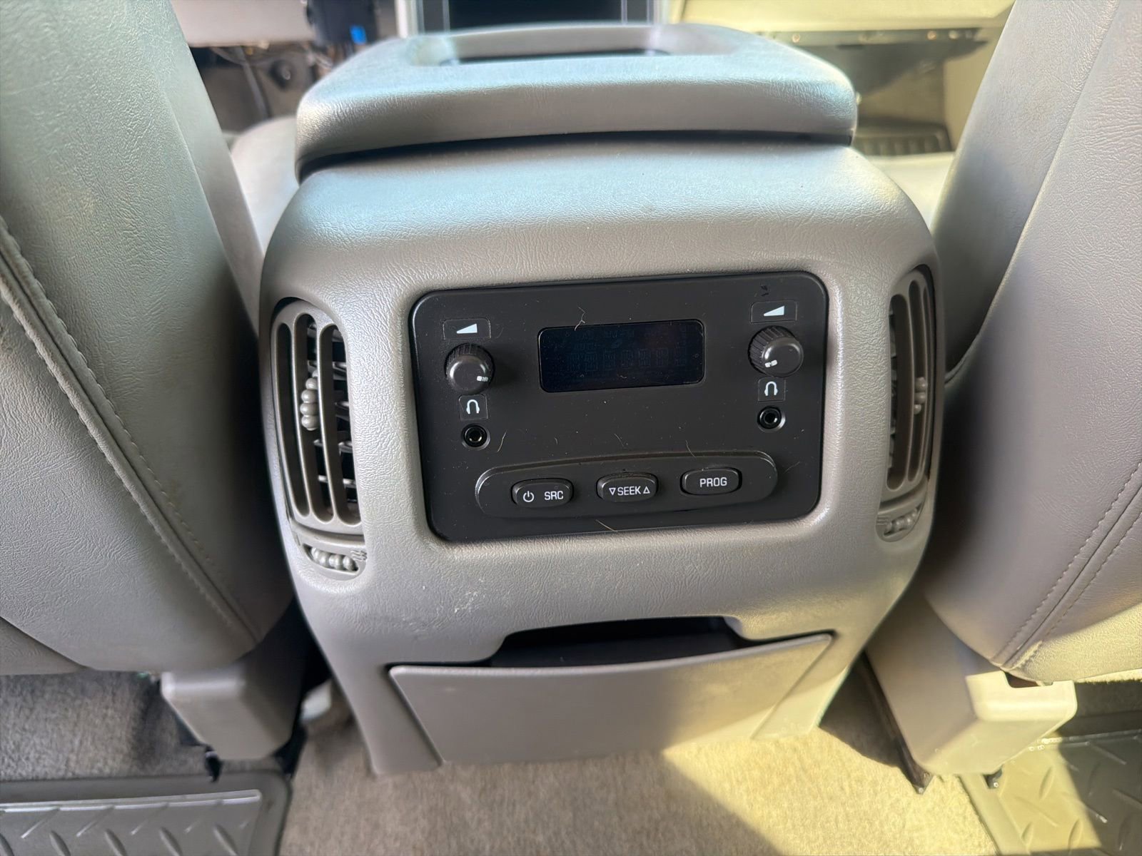Used 2005 GMC Sierra 2500 SLT w/ Heavy-Duty Power Package AWD/4WD image 23