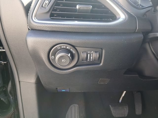 New 2026 Chrysler Pacifica Limited w/ Uconnect Theater Family Group FWD image 32