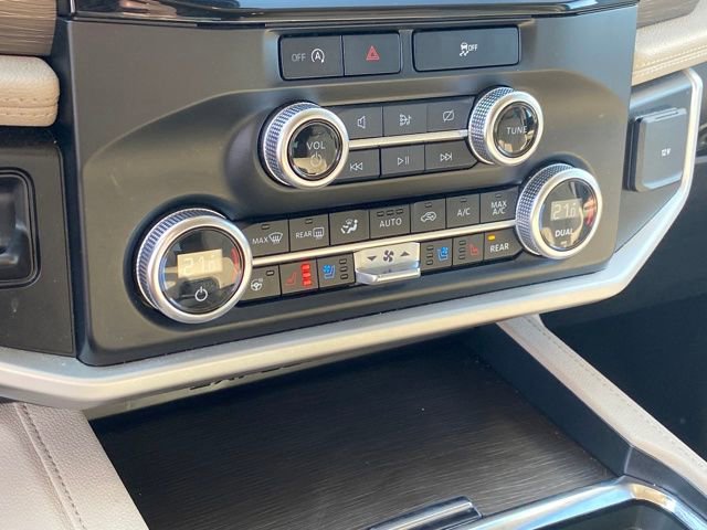 Used 2024 Ford Expedition Limited image 11