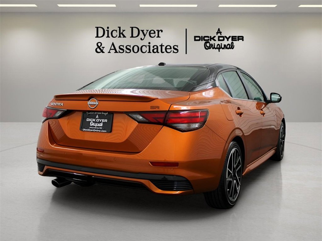 Used 2025 Nissan Sentra SR w/ SR Premium Package image 2