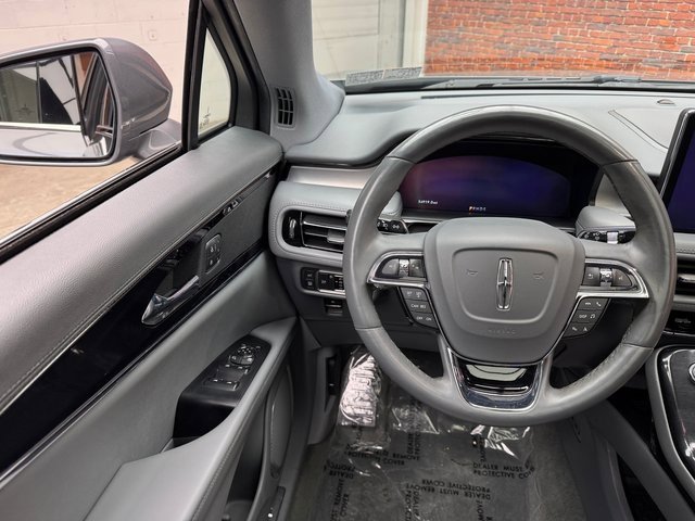 Used 2022 Lincoln Nautilus Reserve image 13