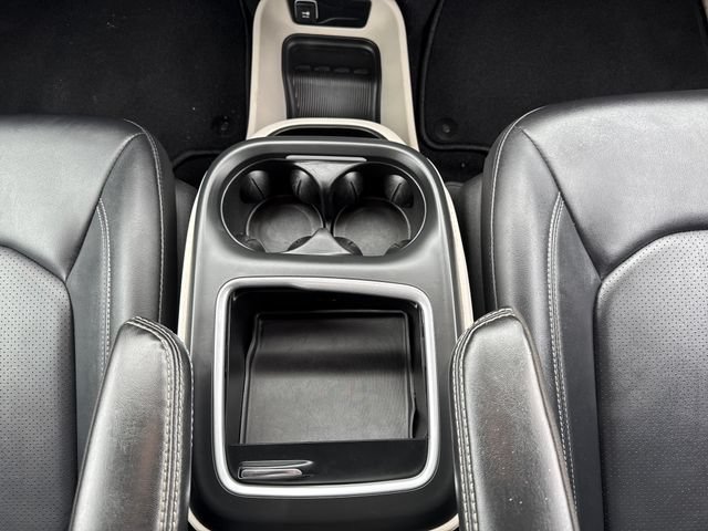 Used 2024 Chrysler Pacifica Touring-L FWD image 35