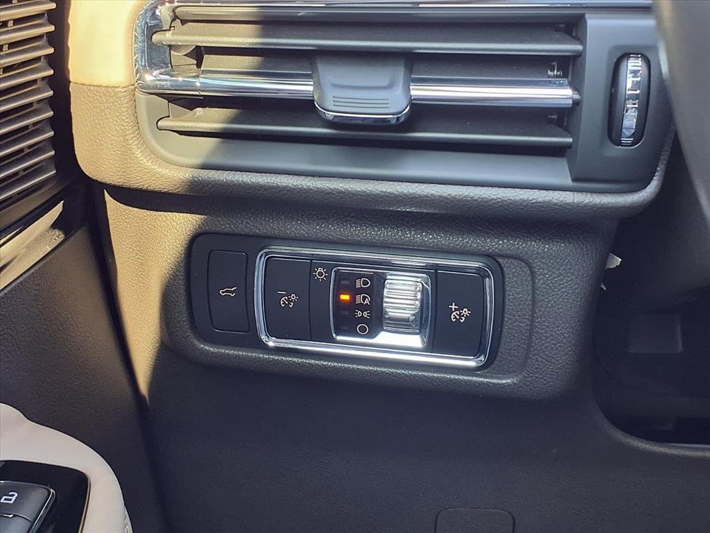 Used 2022 Lincoln Corsair AWD w/ Premium Package image 19