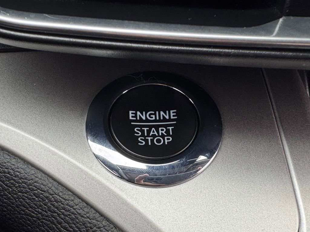 Used 2022 Ford Explorer XLT w/ Equipment Group 202A image 22