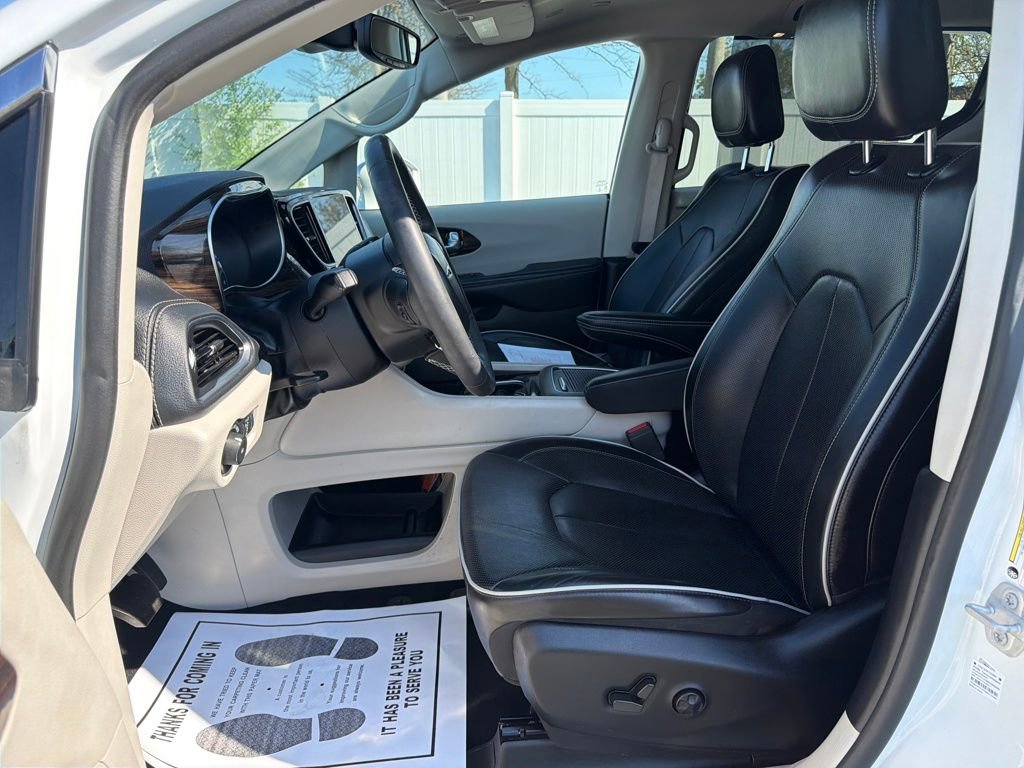 Used 2022 Chrysler Pacifica Limited image 27