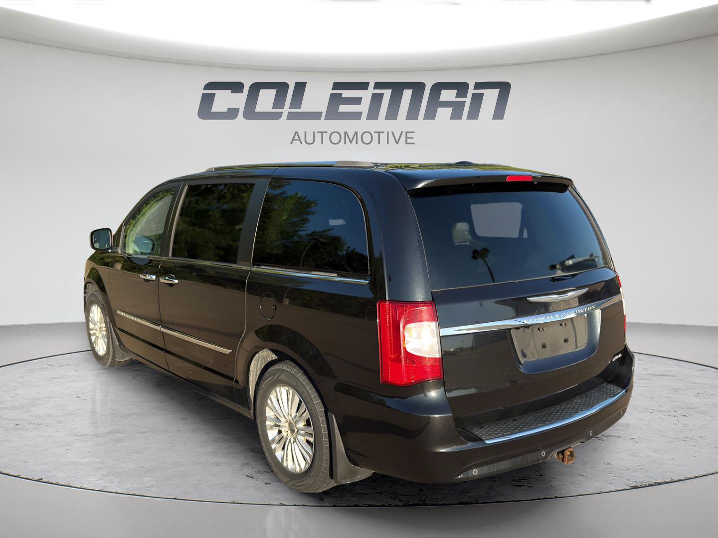 Used 2015 Chrysler Town & Country Limited Platinum w/ Trailer Tow Group FWD image 23