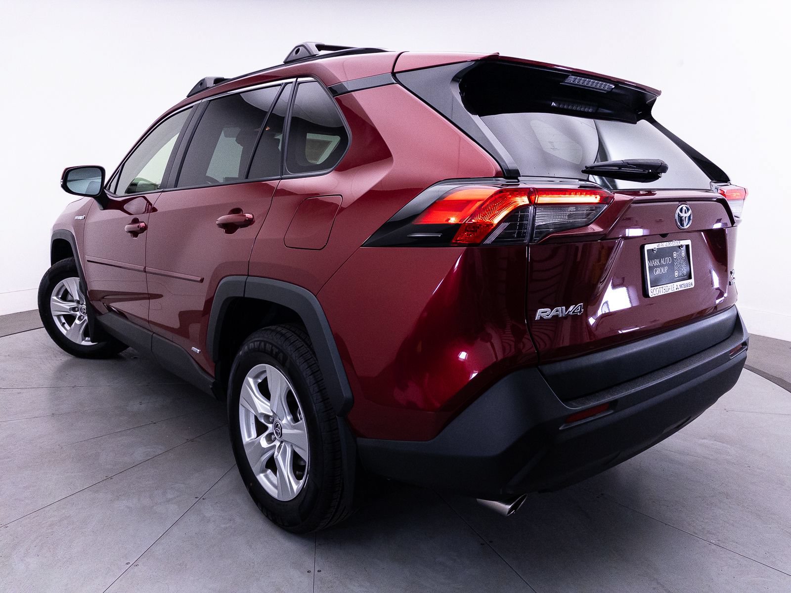 Used 2021 Toyota RAV4 XLE w/ Convenience Package AWD/4WD image 4