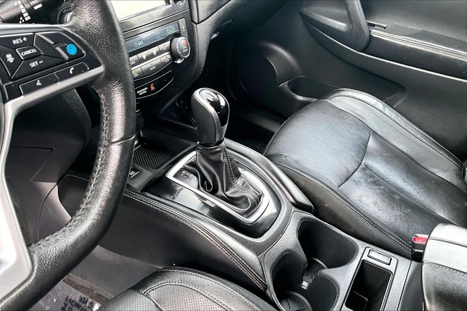 Used 2019 Nissan Rogue SL AWD/4WD image 16