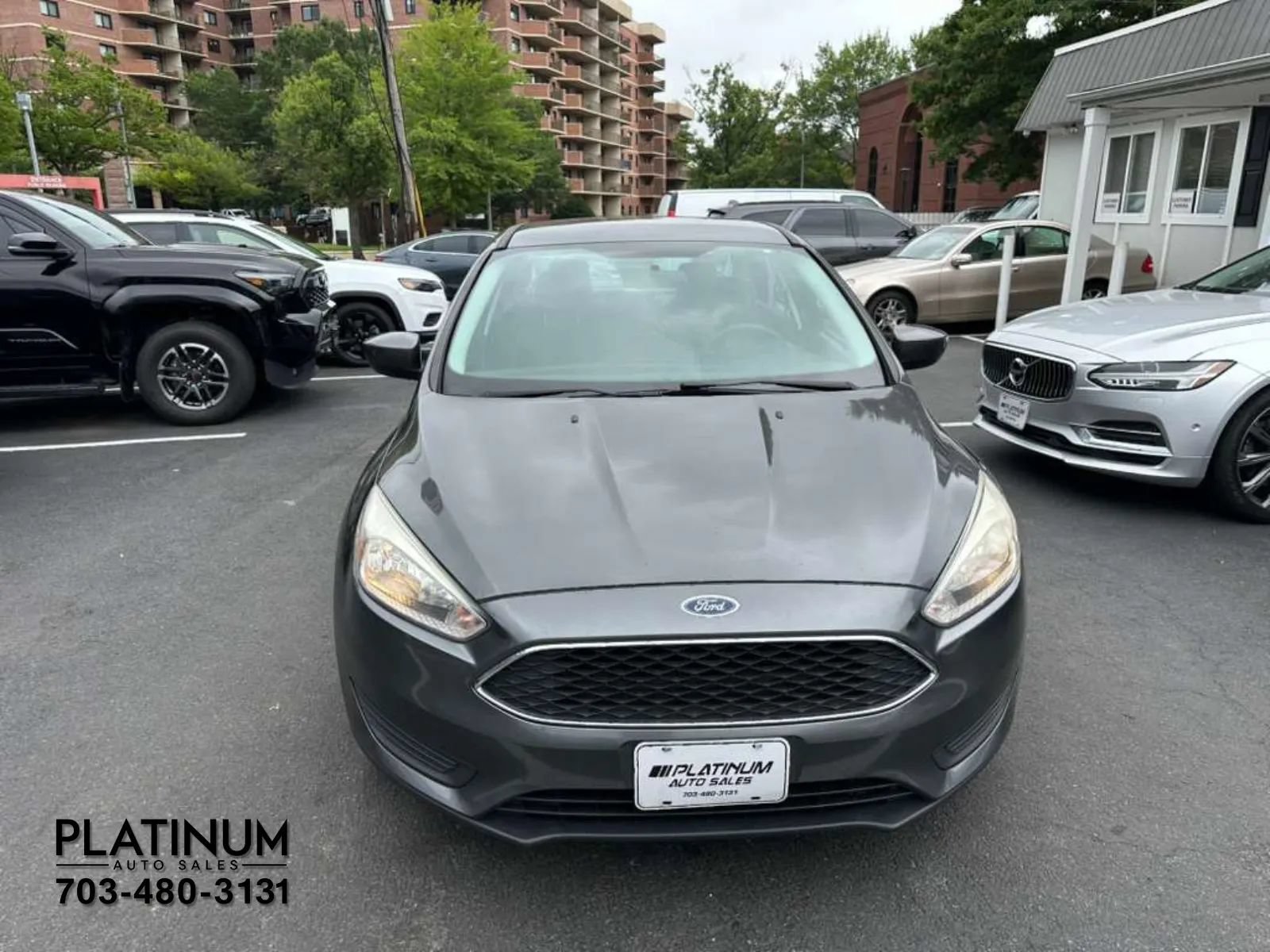 Used 2018 Ford Focus SE FWD image 4