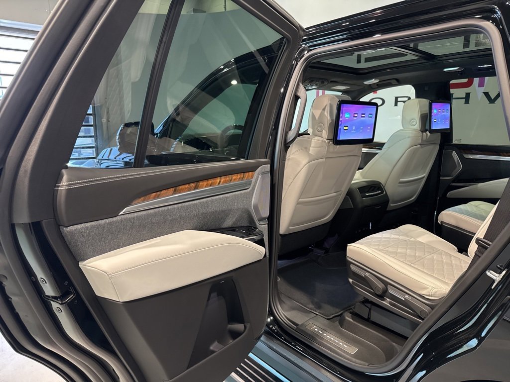 Used 2026 Cadillac Escalade Platinum Sport w/ LPO, ONYX Package image 31