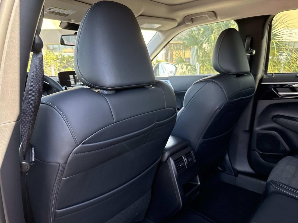 New 2025 Mitsubishi Outlander SE AWD/4WD image 13