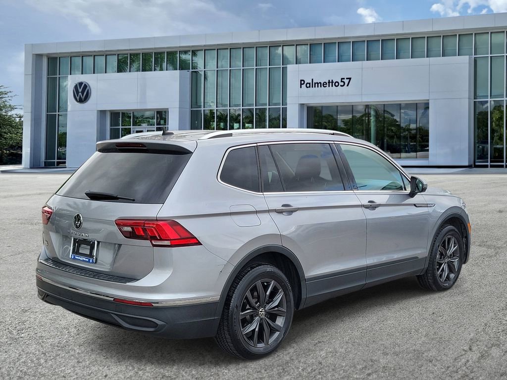 Used 2023 Volkswagen Tiguan SE w/ Panoramic Sunroof Package FWD image 6