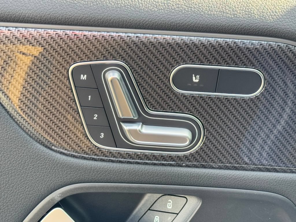 New 2025 Mercedes-Benz GLA 35 AMG 4MATIC image 18