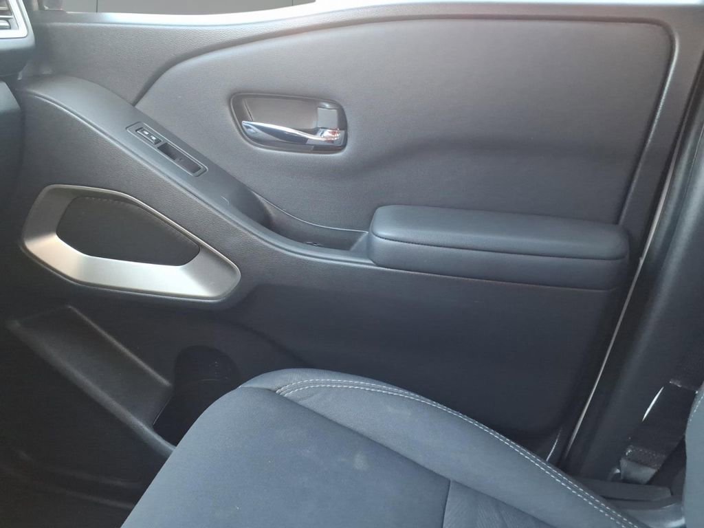 Used 2022 Nissan Frontier SV image 25