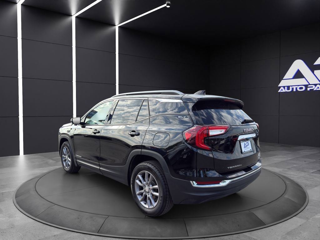 Used 2024 GMC Terrain SLT image 4
