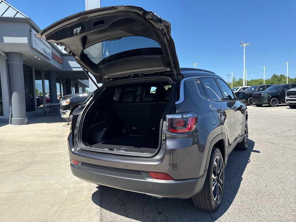 Used 2023 Jeep Compass Limited w/ Sun and Sound Group AWD/4WD image 14