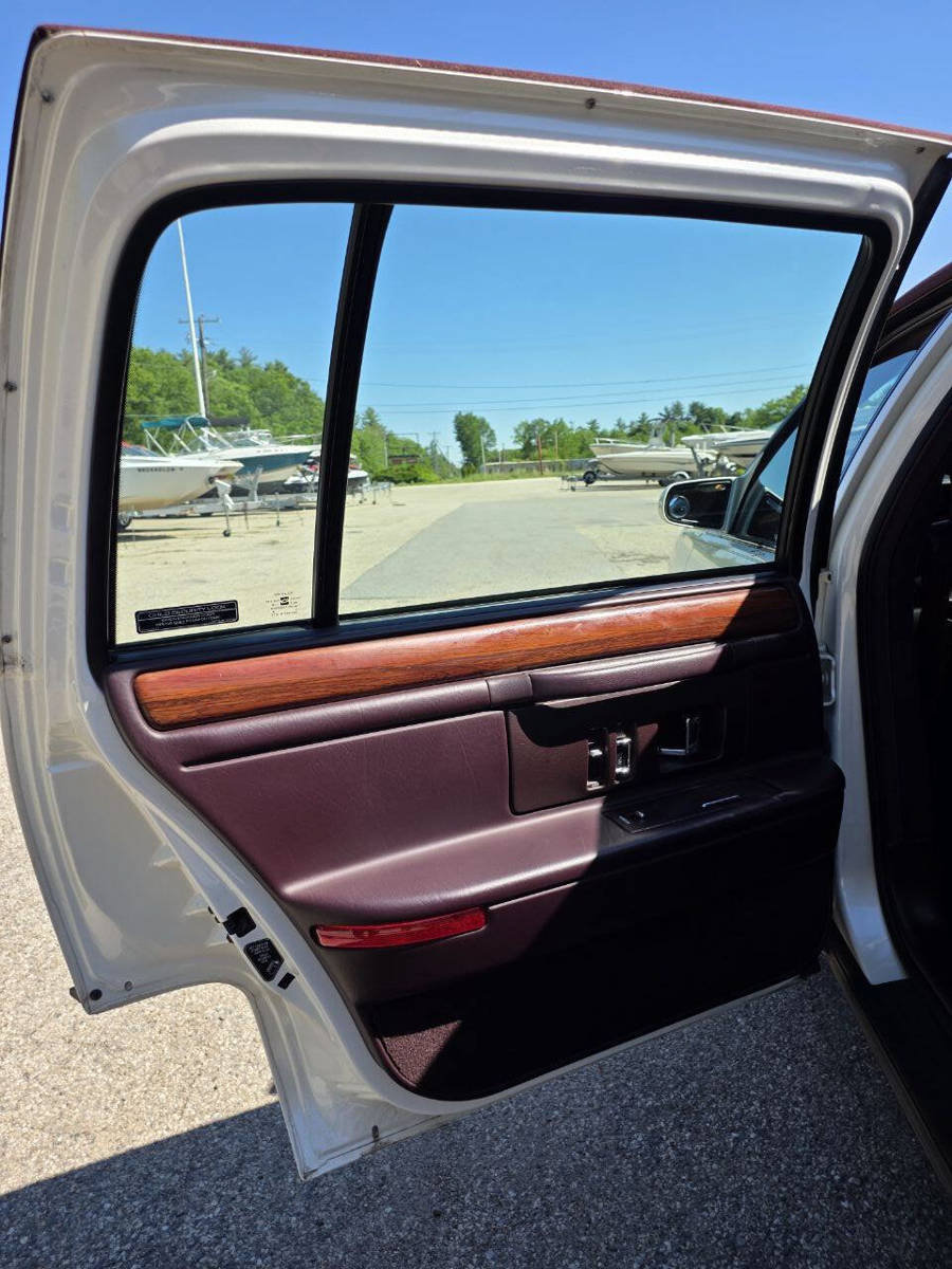 Used 1995 Cadillac De Ville Sedan FWD image 19