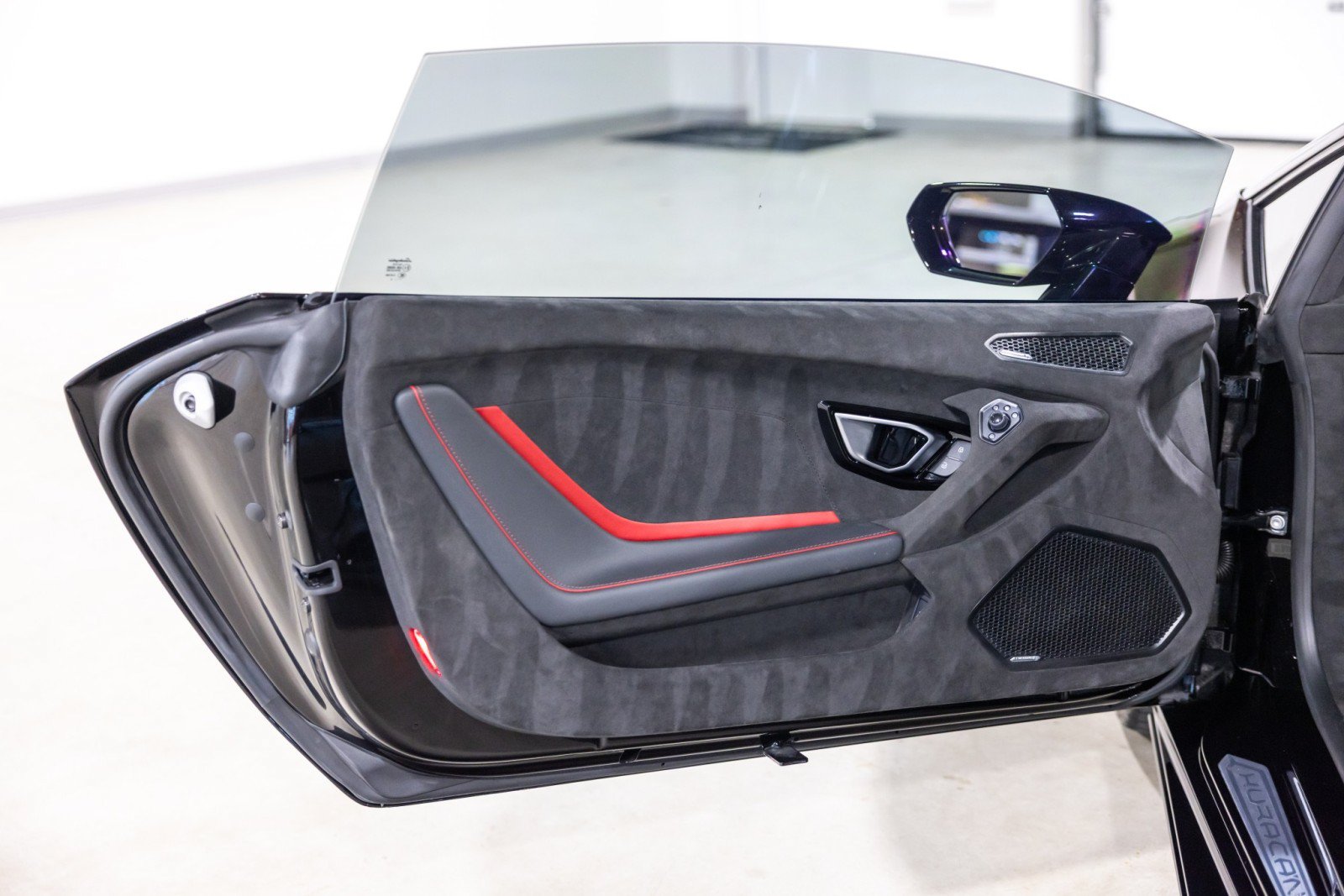 Used 2024 Lamborghini Huracan Tecnica RWD image 30