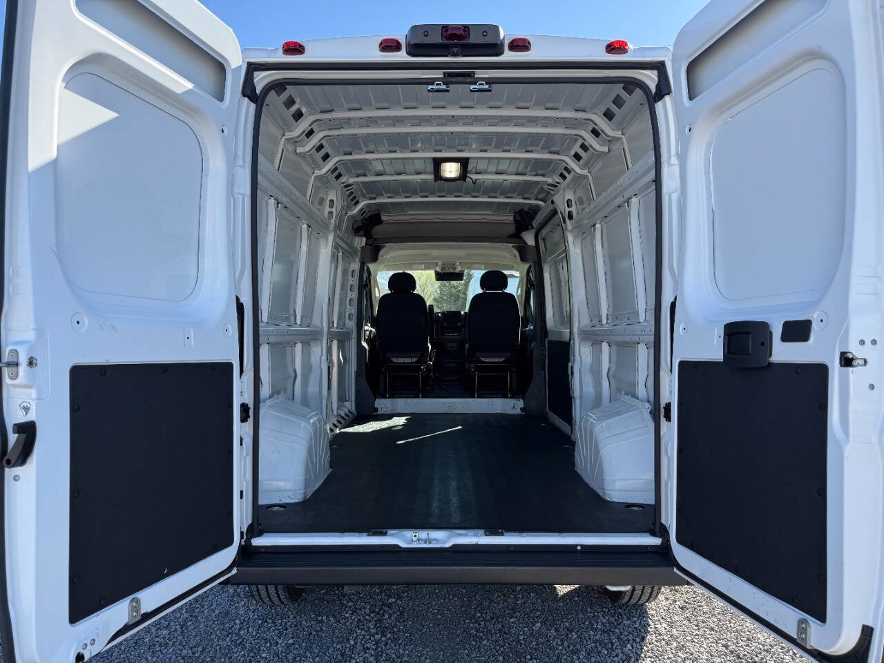 Used 2025 RAM ProMaster 2500 w/ Convenience Group image 20