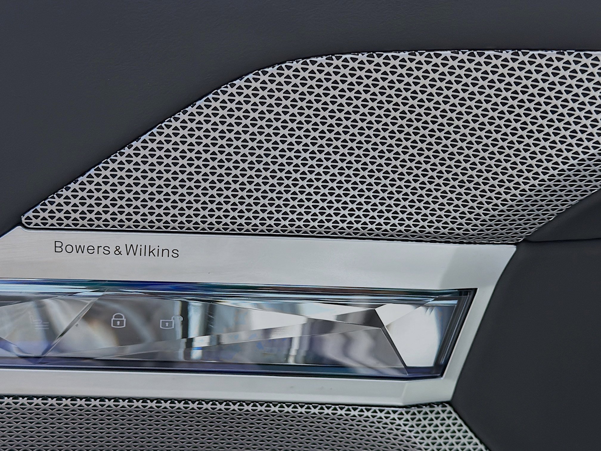 Used 2025 BMW 750e xDrive w/ Executive Package image 24